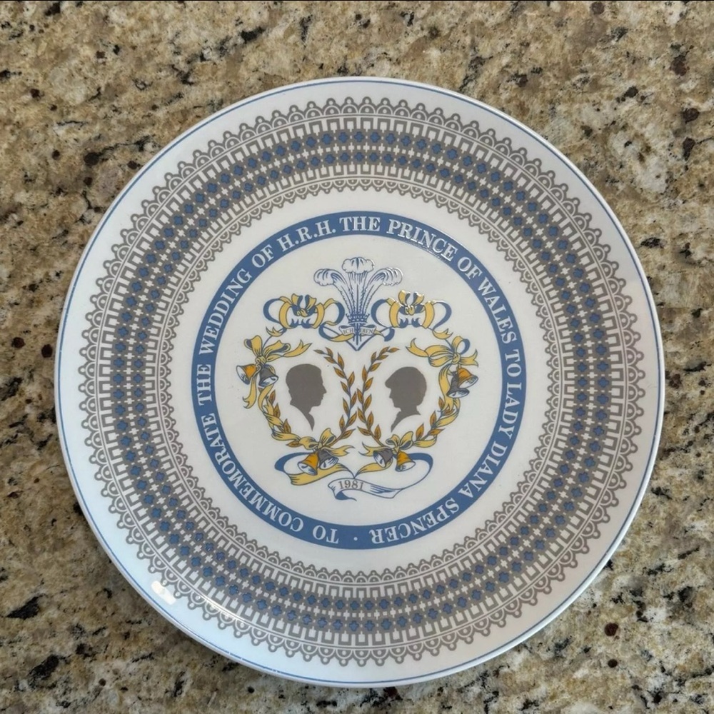 Royal Memorabilia Royal Wedding 1981 Fine Bone China Royal Tuscan Plate, 10 1/2"